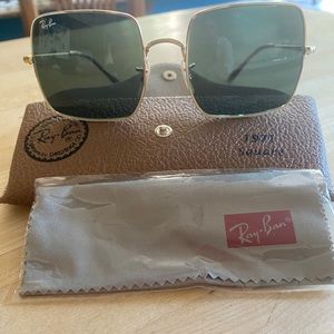 Ray Ban 1971 Square Frames